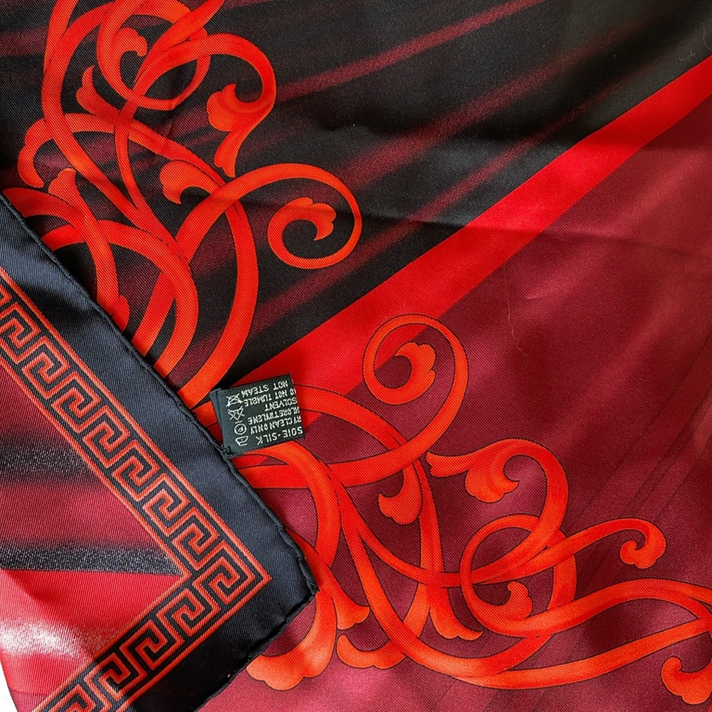 Vintage, Versace Medusa red and black silk scarf - Picture 5 of 9